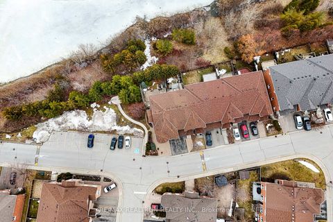 Photo 49 at 41 - 8 Townwood Drive, Jefferson, Richmond Hill