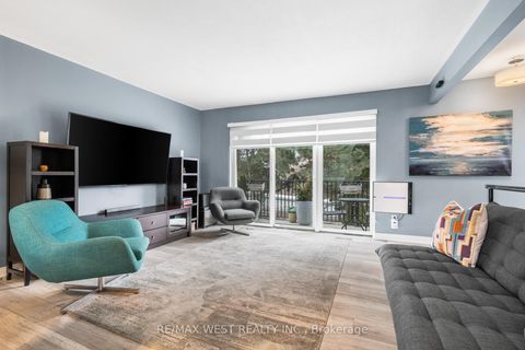 Photo 1 at 25 Proudbank Millway, Windfields, Toronto