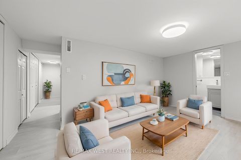 Photo 7 at 25 Proudbank Millway, Windfields, Toronto