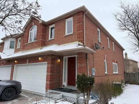 Photo 3 at #27 - 50 Rubin Street, Doncrest, Richmond Hill