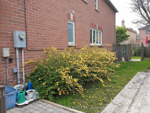 Photo 5 at #27 - 50 Rubin Street, Doncrest, Richmond Hill