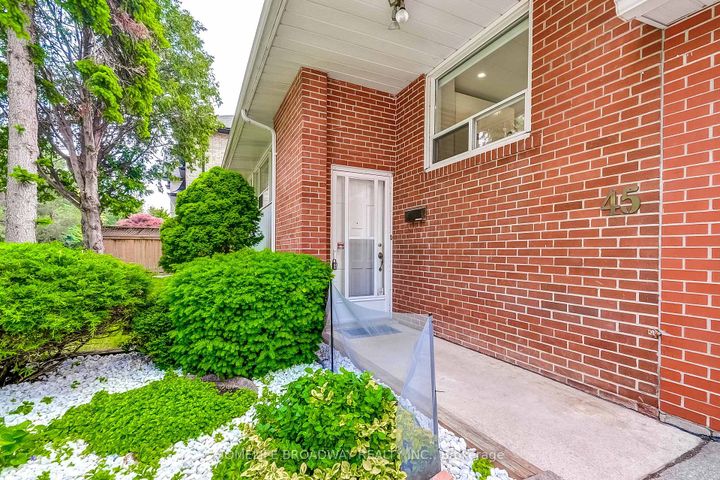 Photo 4 at 45 Hurlingham Crescent, Don Mills, Toronto