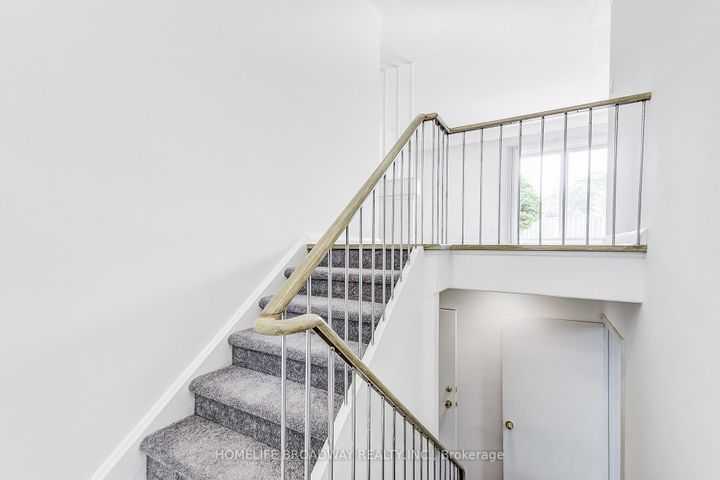 Photo 6 at 45 Hurlingham Crescent, Don Mills, Toronto