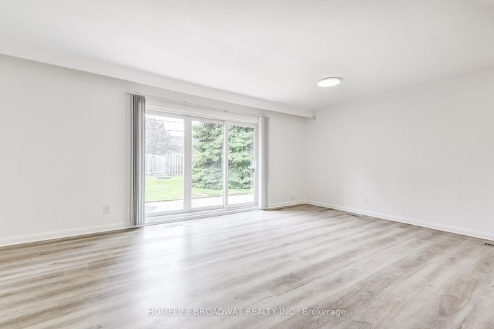 Photo 7 at 45 Hurlingham Crescent, Don Mills, Toronto