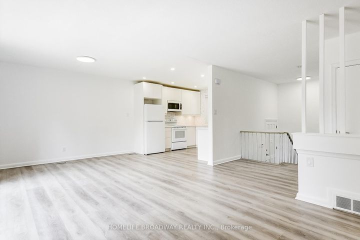 Photo 9 at 45 Hurlingham Crescent, Don Mills, Toronto