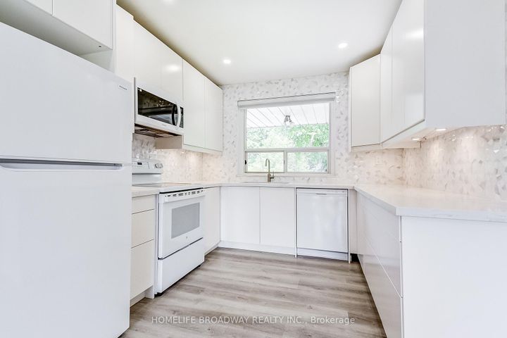 Photo 12 at 45 Hurlingham Crescent, Don Mills, Toronto