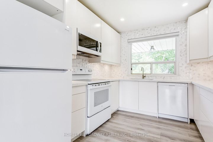 Photo 13 at 45 Hurlingham Crescent, Don Mills, Toronto