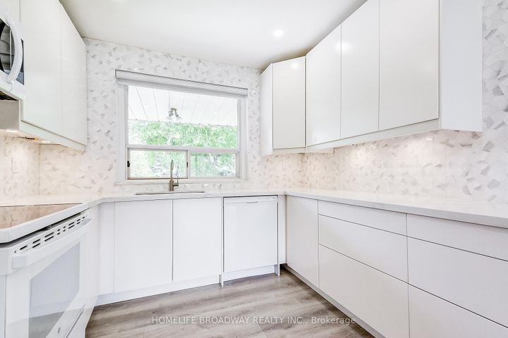 Photo 14 at 45 Hurlingham Crescent, Don Mills, Toronto