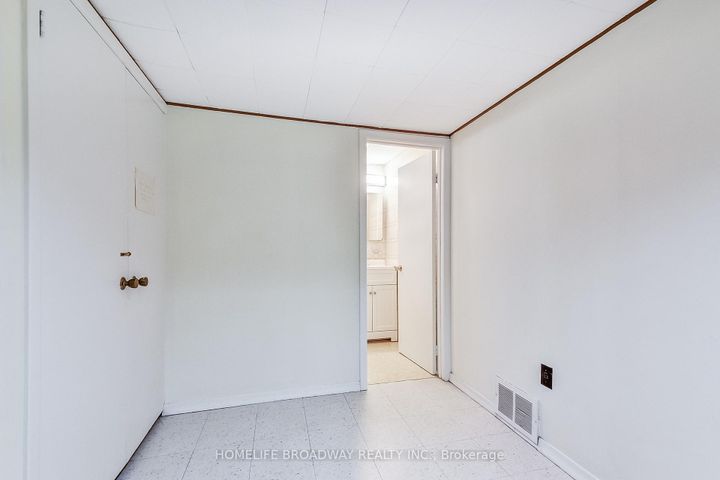 Photo 24 at 45 Hurlingham Crescent, Don Mills, Toronto