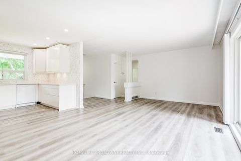 Photo 10 at 45 Hurlingham Crescent, Don Mills, Toronto