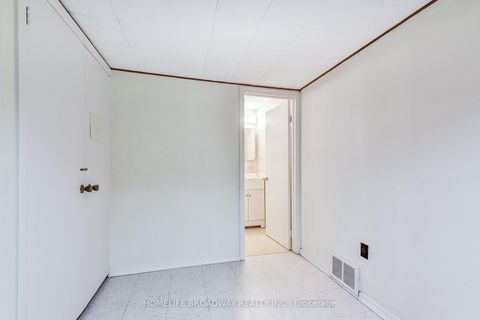 Photo 24 at 45 Hurlingham Crescent, Don Mills, Toronto