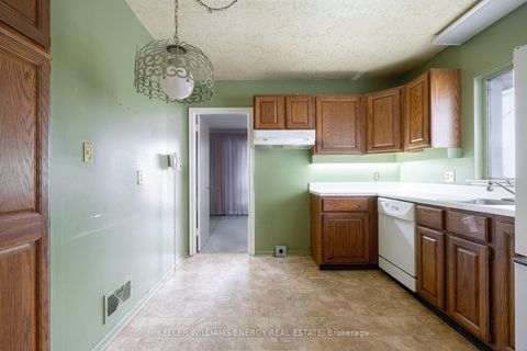 Photo 7 at 159 Princess Margaret Boulevard, Rosethorn, Toronto