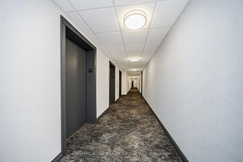 Photo 5 at 1607 - 250 Webb Drive, City Centre, Mississauga