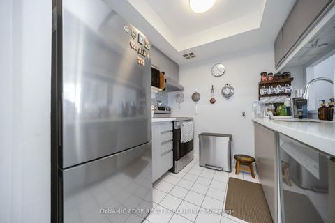 Photo 19 at 1607 - 250 Webb Drive, City Centre, Mississauga