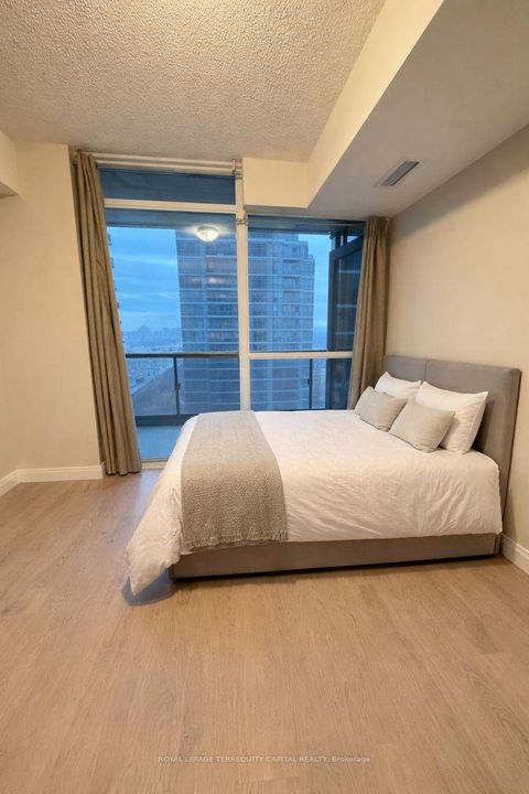 Photo 10 at 1608 - 9 Valhalla Inn Road, City Centre West, Toronto