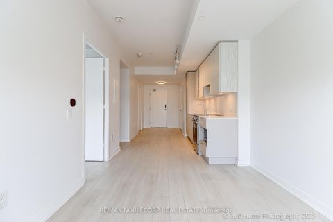 Photo 6 at 2912 - 3900 Confederation Parkway, City Centre, Mississauga