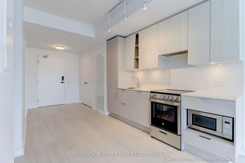 Photo 7 at 2912 - 3900 Confederation Parkway, City Centre, Mississauga