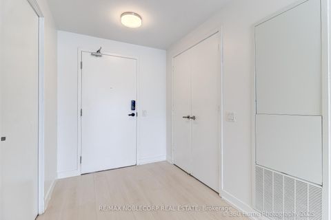 Photo 11 at 2912 - 3900 Confederation Parkway, City Centre, Mississauga