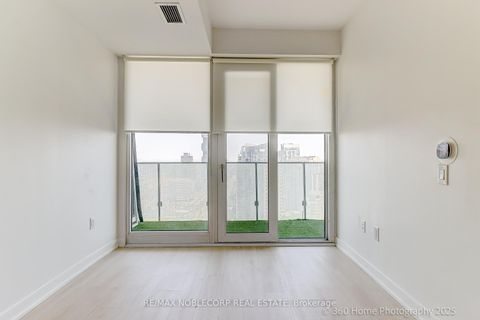 Photo 15 at 2912 - 3900 Confederation Parkway, City Centre, Mississauga