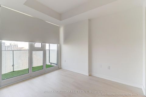 Photo 17 at 2912 - 3900 Confederation Parkway, City Centre, Mississauga