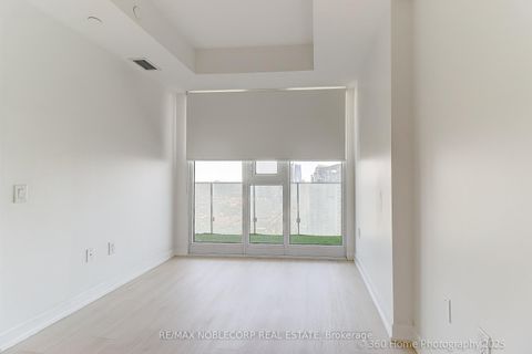 Photo 18 at 2912 - 3900 Confederation Parkway, City Centre, Mississauga