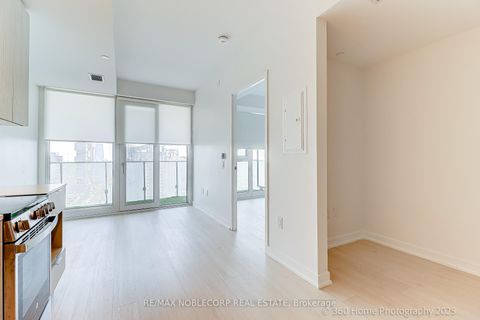 Photo 19 at 2912 - 3900 Confederation Parkway, City Centre, Mississauga