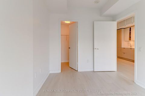 Photo 20 at 2912 - 3900 Confederation Parkway, City Centre, Mississauga