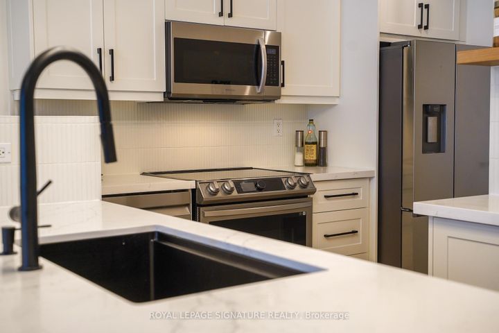 Photo 4 at Th 5 - 118 Finch Avenue W, Newtonbrook West, Toronto