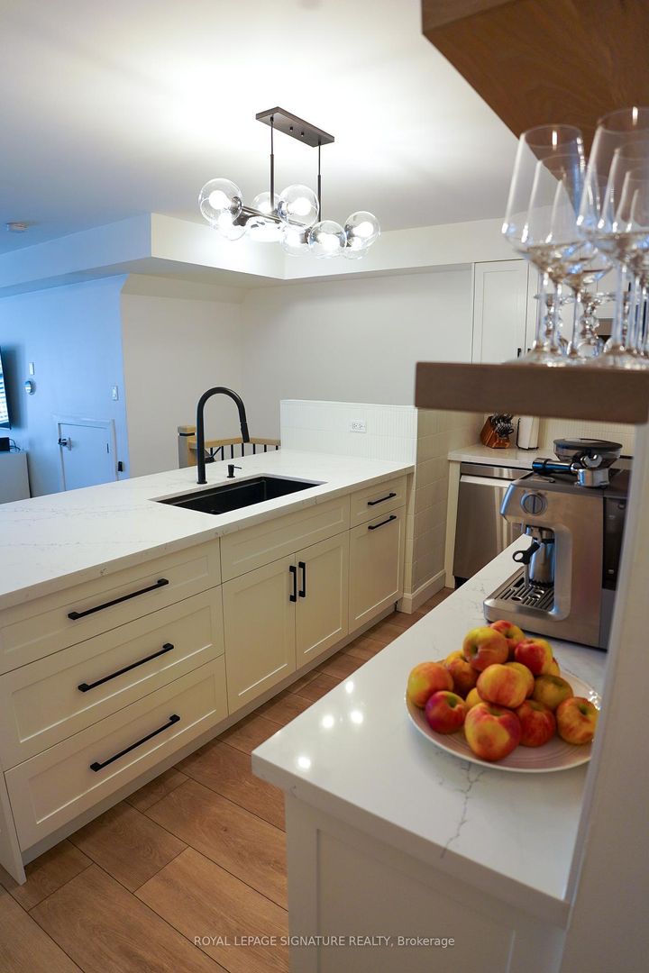 Photo 7 at Th 5 - 118 Finch Avenue W, Newtonbrook West, Toronto