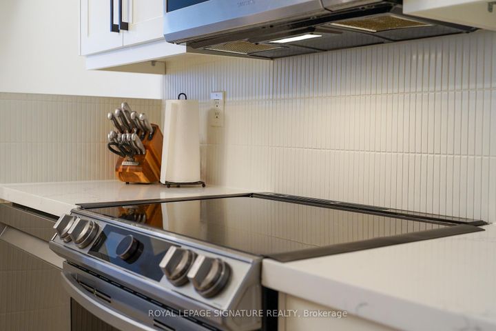 Photo 10 at Th 5 - 118 Finch Avenue W, Newtonbrook West, Toronto