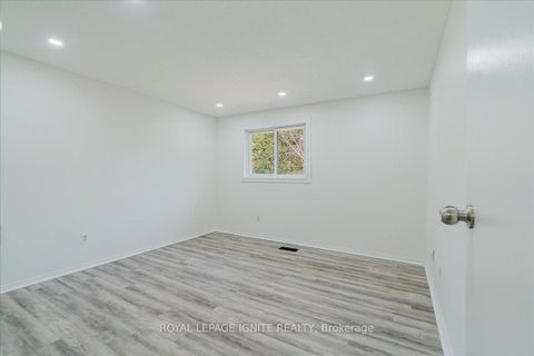 Photo 13 at 1389 Palmetto Drive, Samac, Oshawa