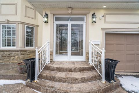 Photo 4 at 7 Waltham Drive, Beaumonde Heights, Toronto