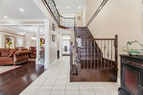 Photo 6 at 7 Waltham Drive, Beaumonde Heights, Toronto