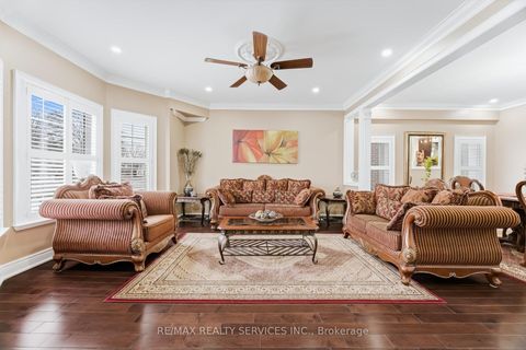 Photo 8 at 7 Waltham Drive, Beaumonde Heights, Toronto