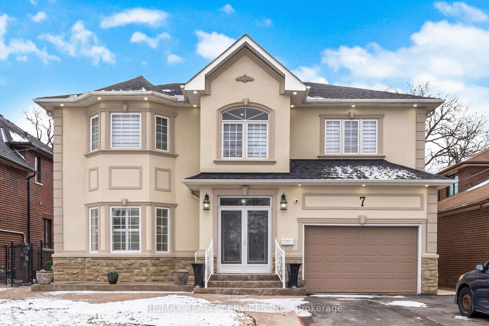 7 Waltham Drive, Beaumonde Heights, Toronto by Loree Meneguzzi Real Estate 7 Waltham Drive, Beaumonde Heights, Toronto