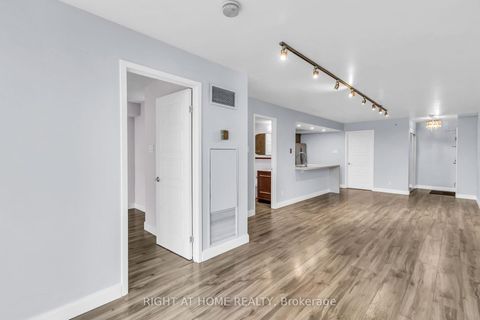 Photo 10 at 406 - 356 Mcrae Drive, Leaside, Toronto