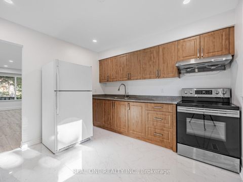 Photo 10 at 66 - 441 Military Trail, Morningside, Toronto