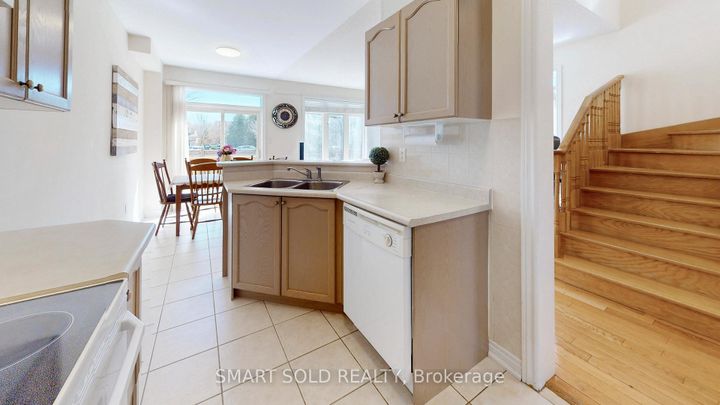Photo 10 at 208 Cabernet Road, Patterson, Vaughan