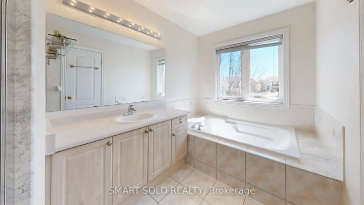 Photo 18 at 208 Cabernet Road, Patterson, Vaughan