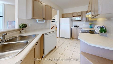 Photo 11 at 208 Cabernet Road, Patterson, Vaughan