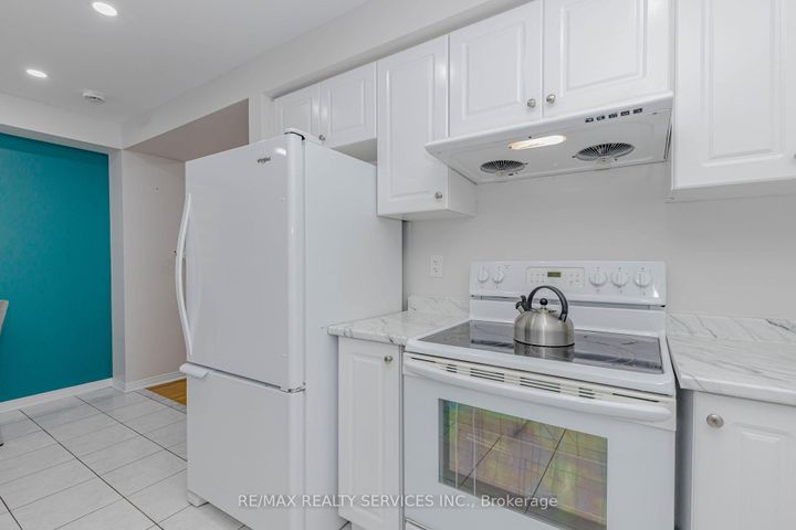 Photo 13 at 102 Sand Cherry Crescent, Wellington, Brampton