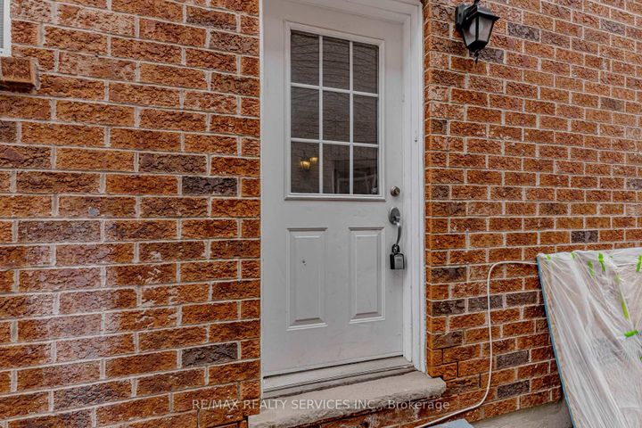 Photo 36 at 102 Sand Cherry Crescent, Wellington, Brampton