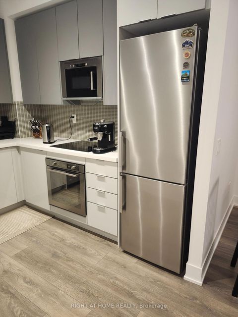 Photo 10 at 1009 - 2916 Highway 7 Road, Concord, Vaughan