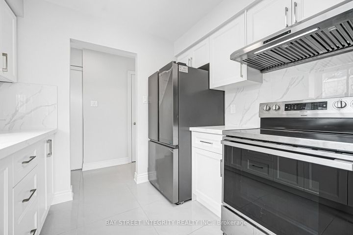 Photo 18 at 41 Elsa Vine Way, Bayview Village, Toronto