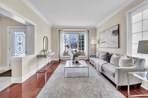 Photo 5 at 44 Skywood Drive, Jefferson, Richmond Hill