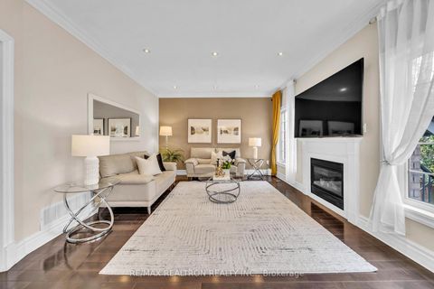 Photo 12 at 44 Skywood Drive, Jefferson, Richmond Hill