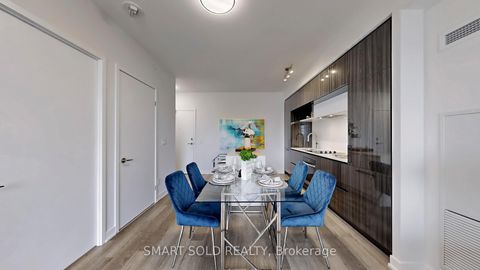 Photo 7 at 626 - 2 David Eyer Road, Rural Richmond Hill, Richmond Hill