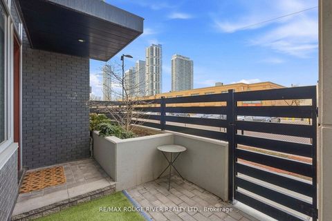 Photo 2 at Th 104 - 2908 Highway 7, Concord, Vaughan