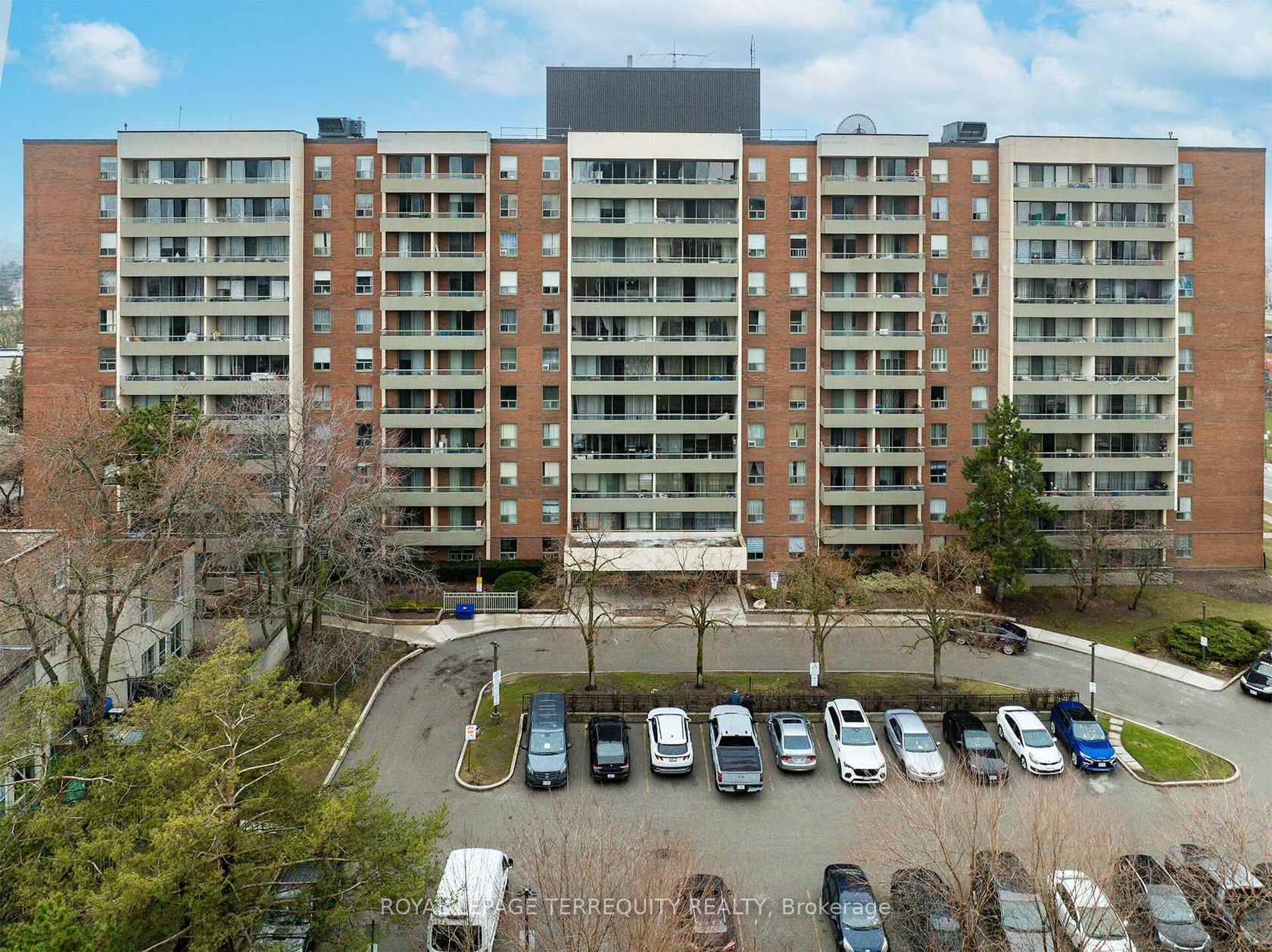 802 - 19 Four Winds Drive, York University Heights, Toronto by Loree Meneguzzi Real Estate 802 - 19 Four Winds Drive, York University Heights, Toronto