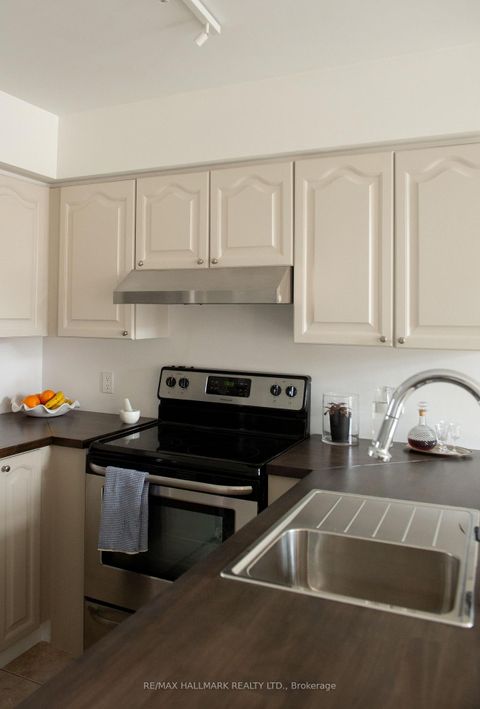 Photo 9 at 27 Sudbury Street, Niagara, Toronto